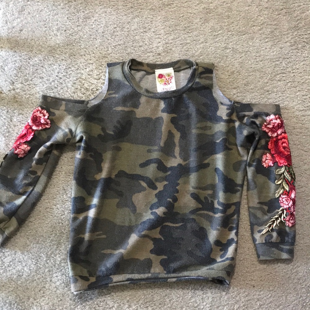 Super cute camo cold shoulder top